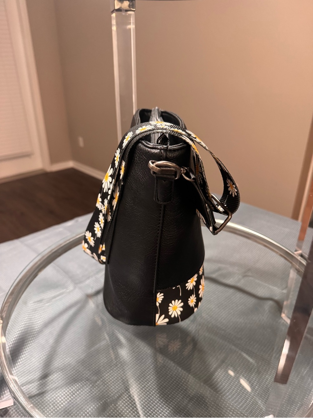 Wrangler Black Crossbody with Daisy Strap - Picture 13 of 16